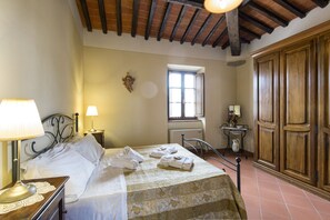 7 bedrooms, iron/ironing board, WiFi