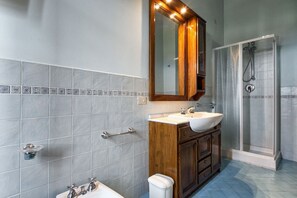 Bathtub, hair dryer