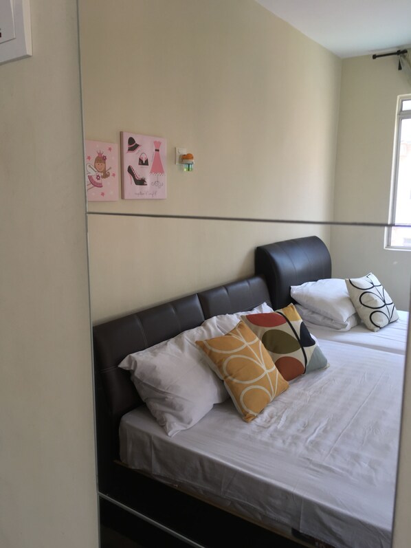 Family Apartment | Egyptian cotton sheets, premium bedding, Select Comfort beds - De Corner Vie Residence (Malacca City)