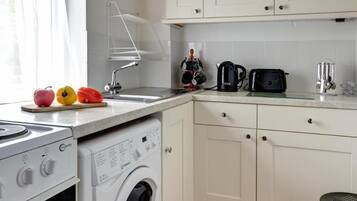 Peti sejuk, ketuhar gelombang mikro, ketuhar, dapur