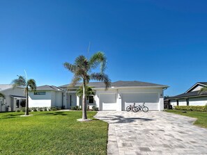 Exterior - White Sands | Lakefront | Golf Course View |  Pool | Spa (Rotonda West)