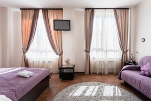 Luxe kamer, uitzicht op stad | Een minibar, individueel gedecoreerd, individueel gemeubileerd