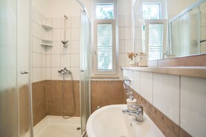Villa, Sea View | Bathroom | Hair dryer, towels, soap, shampoo - House Ljilja (Ploce)