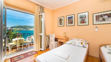 Villa, vue mer | Bureau, chambres insonorisées, fer et planche à repasser, Wi-Fi gratuit