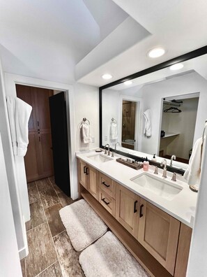 Combined shower/tub, hair dryer, towels, soap