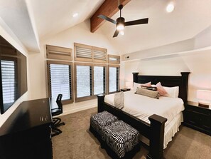 4 Schlafzimmer, Zimmersafe, Schreibtisch, Bügeleisen/Bügelbrett