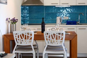 Fridge, microwave, stovetop, coffee/tea maker - Holiday apartment mit Balkon (Veli Rat)
