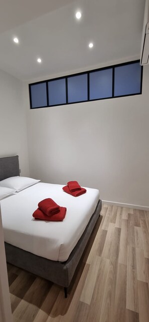 2 habitaciones, tabla de planchar con plancha y wifi gratis 