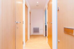 Apartment, 2 Bedrooms | Iron/ironing board, free WiFi, bed sheets - Morton Close Apartment (London)