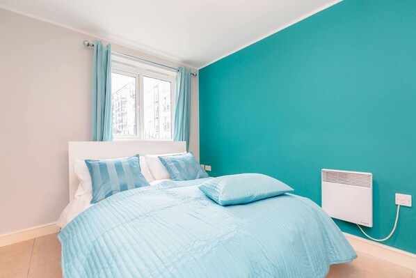 Apartment, 2 Bedrooms | Iron/ironing board, free WiFi, bed sheets - Morton Close Apartment (London)