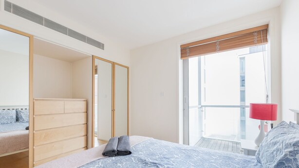 Interior detail - Tower Bridge Apartment (London)