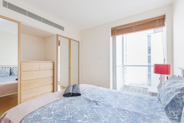 Interior detail - Tower Bridge Apartment (London)