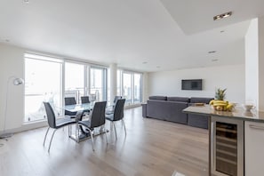 Apartment, 3 Bedrooms, Terrace | Living area