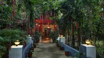 Body treatments, aromatherapy, deep-tissue massages, Swedish massages