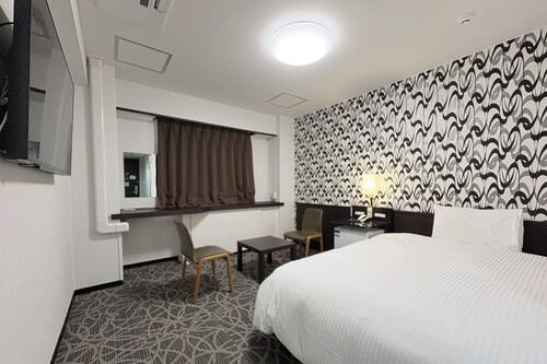 Down duvets, desk, free WiFi, bed sheets