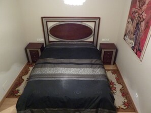 1 camera, una scrivania, Wi-Fi, lenzuola