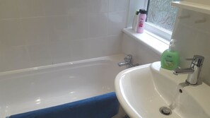 Combined shower/tub, deep soaking tub, hair dryer, towels