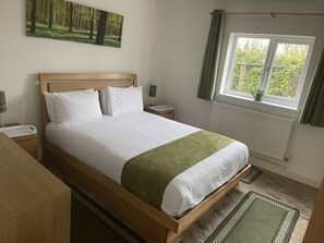 2 dormitoris, escriptori, planxa i posts de planxar i wifi gratuïta 