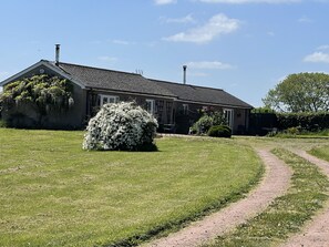 Exterior - 4 Star detached rural Bungalow with Jacuzzi & Sauna, Play Area and free WIFI  (Pontypool near Usk, Panteg)