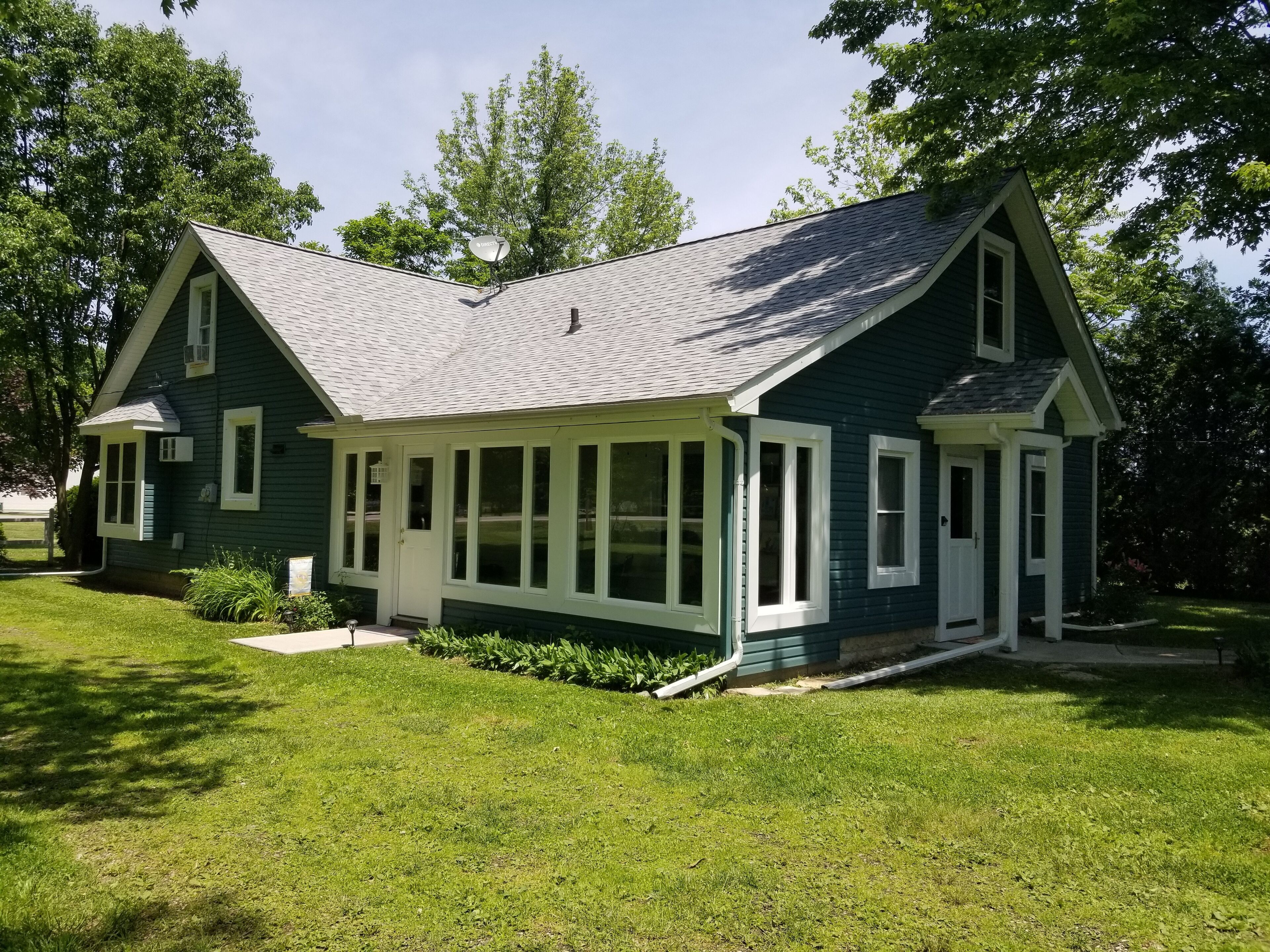 Welcome to Lenny's Lodge; a cozy cottage nestled into a thriving community.