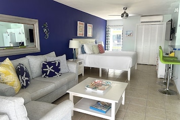 Beautifully renovated condo in Key Colony Beach. Oceanfront complex