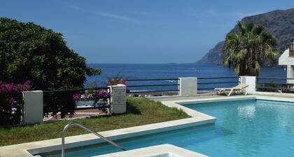 Ylellinen huoneisto, jossa on ensiluokkainen sijainti Los Gigantesin kylässä