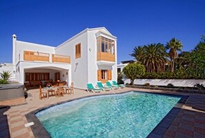 Outdoor pool, a heated pool - Villa Lea 11 Lanzarote (Tías)