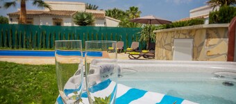 Villa de lujo Inge 400 en la playa, gran jardín, pr. Piscina climatizada, aire acondicionado, barbacoa, terraza, wifi