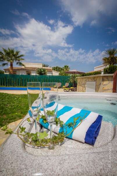 Luxury Villa Inge 400 on the beach, large garden, pr. Heated pool, air conditioning, BBQ, terrace, WiFi