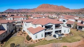 A residential area with houses featuring red-tiled roofs and white walls, surrounded by a hilly landscape. - Arcadia 37 | Fire Pit * Luxury Vacation Villa * Sleeps 18 * Balcony Views (Santa Clara)