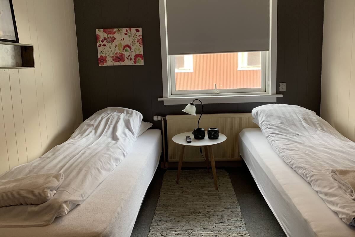 Double Room, Shared Bathroom | WiFi (free), bed sheets