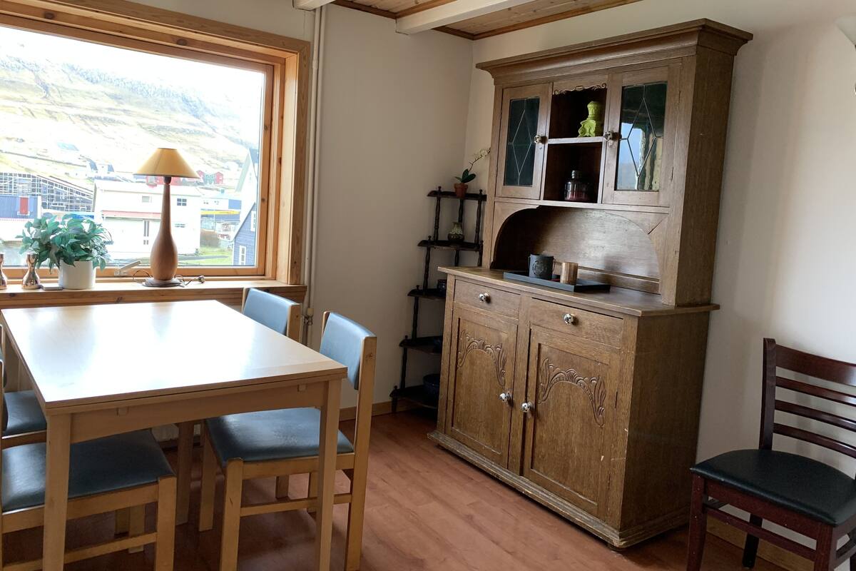 Apartment, 5 Bedrooms | In-room dining