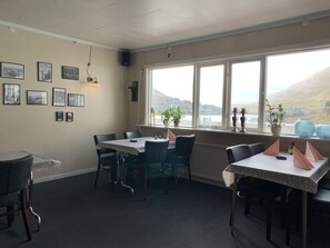 Free daily continental breakfast  - Hotel Bakkin (Vagur)