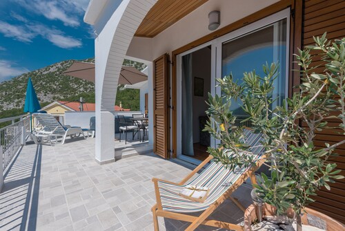 Comfortable apartment Gornja Brela with jacuzzi on panoramic terrace