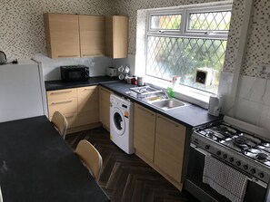 House, 3 Bedrooms | Private kitchen - The White House (Manchester)