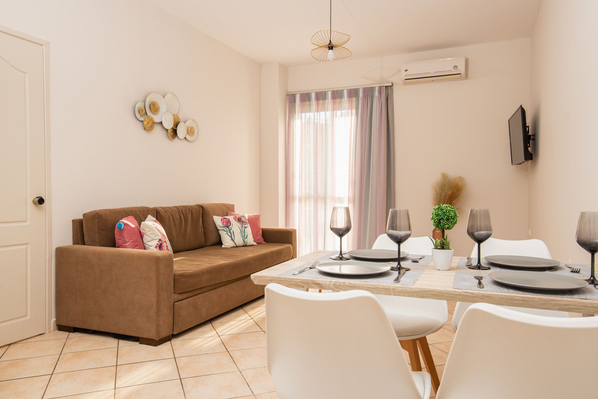 Departamento superior | Área de sala de estar | Televisión LCD 