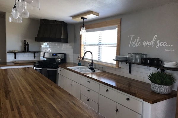 Réfrigérateur, four, plaque de cuisson, cafetiÚre/bouilloire