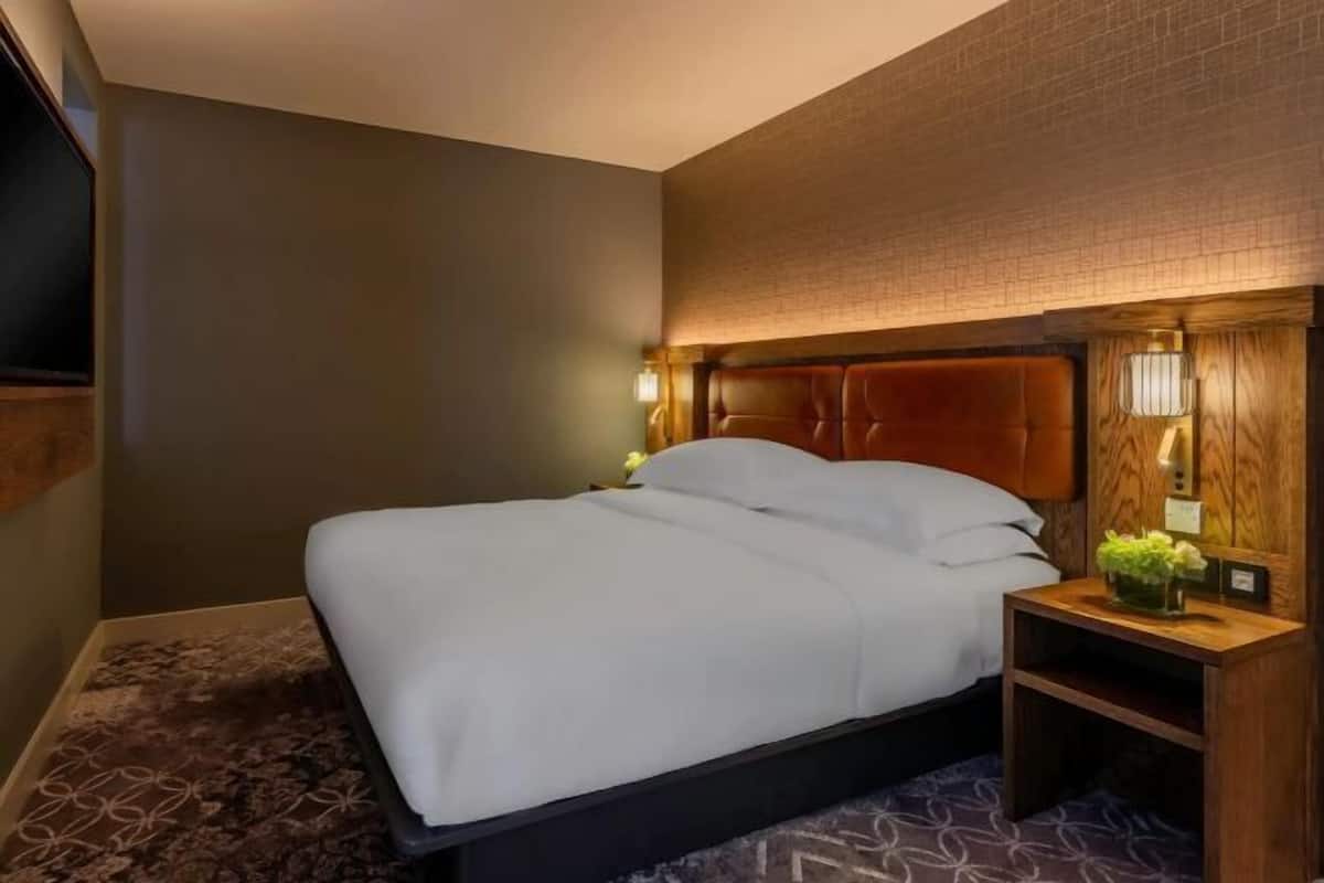 In-room safe, desk, laptop workspace, soundproofing