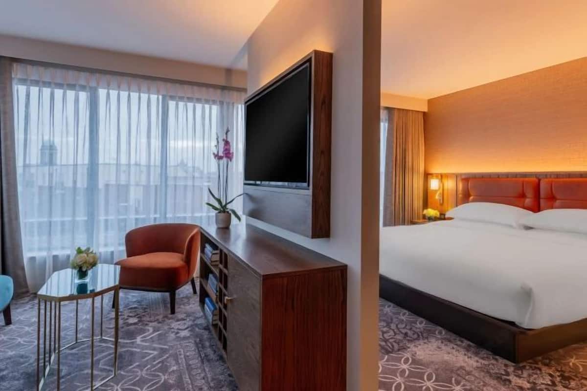 In-room safe, desk, laptop workspace, soundproofing