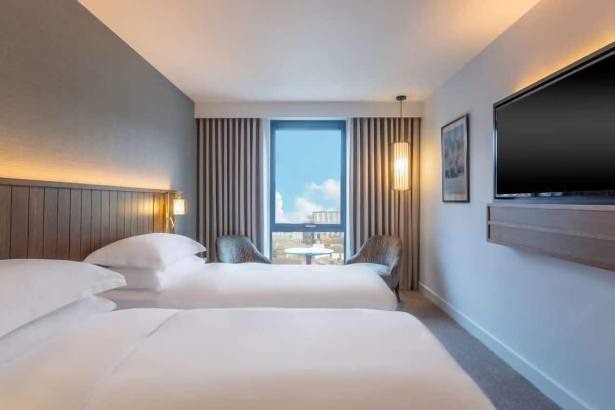 In-room safe, desk, laptop workspace, soundproofing