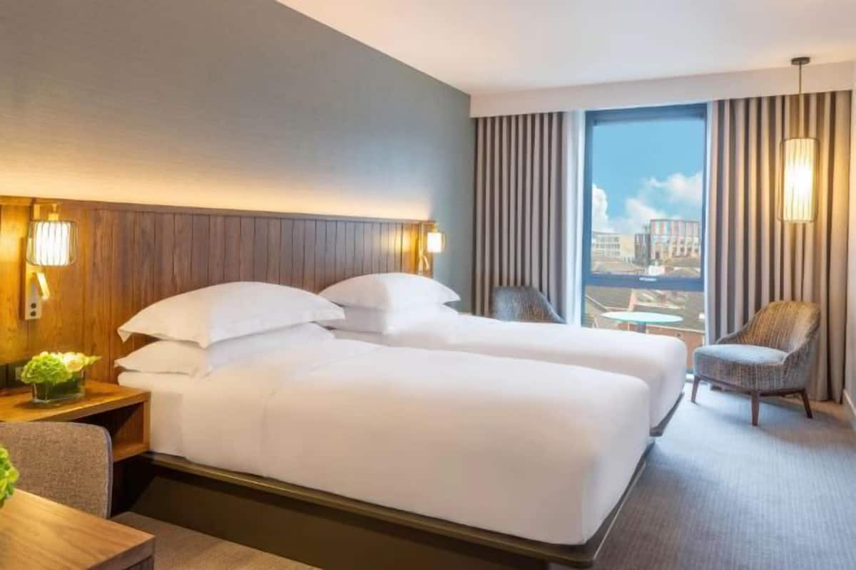 In-room safe, desk, laptop workspace, soundproofing