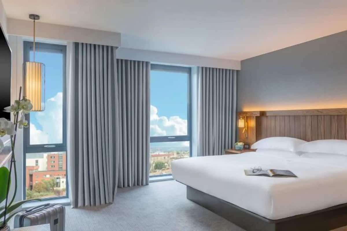 In-room safe, desk, laptop workspace, soundproofing