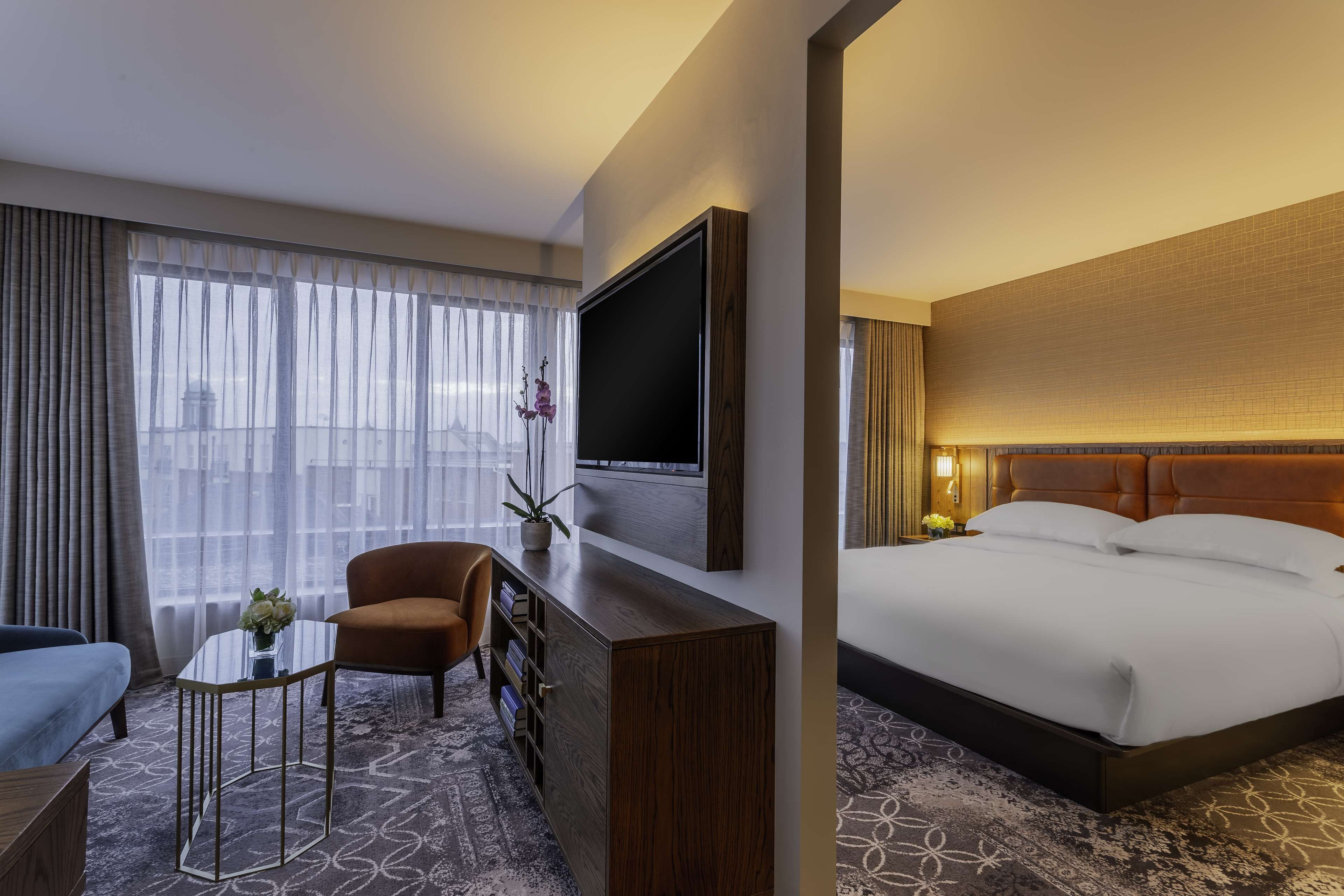 in-room safe, desk, laptop workspace, soundproofing