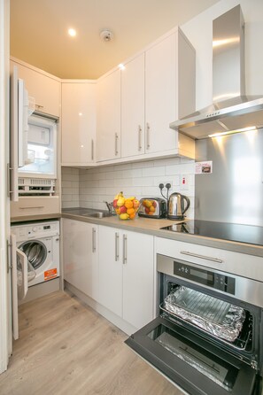 Appartamento Luxury, 2 camere da letto, non fumatori, vista città | Cucina privata | Frigorifero, bollitore elettrico