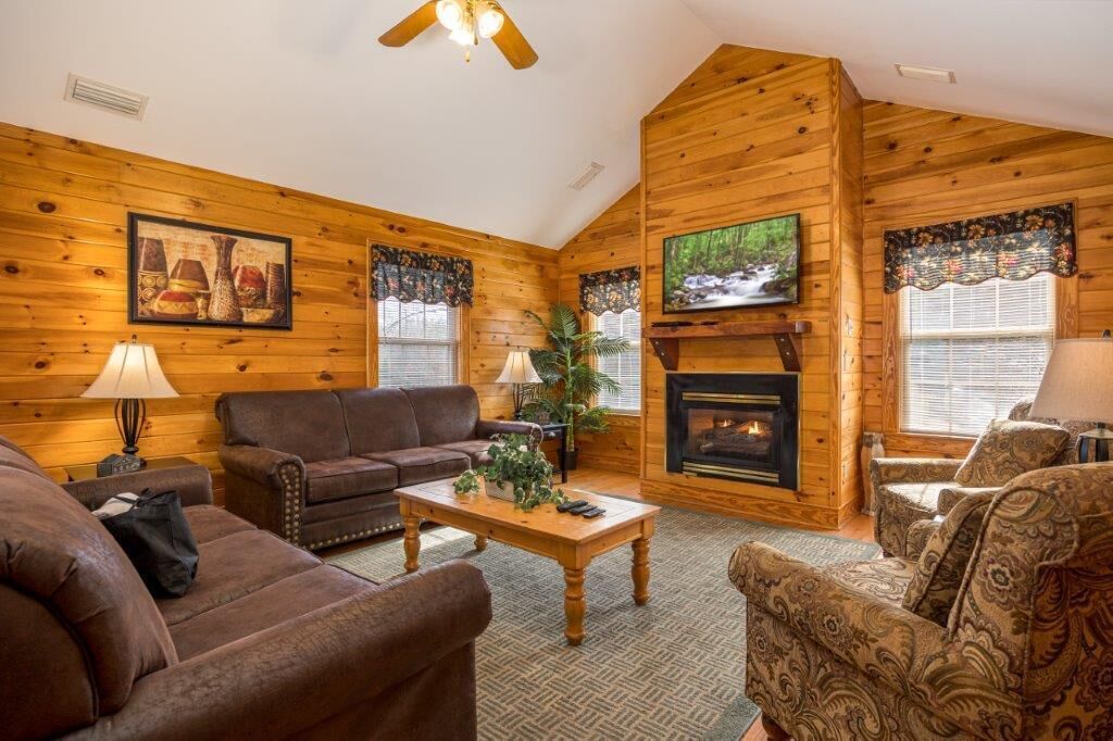 コンドミニアム ベッド (複数台) スパ浴槽 | リビング エリア | 50 インチの薄型テレビ (ケーブル放送視聴可)、テレビ、暖炉