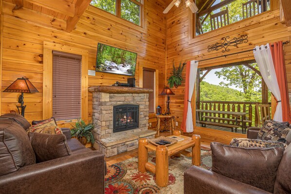 Cabin, Multiple Beds, Hot Tub, Mountain View | Living area