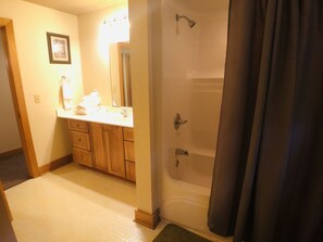 Designer toiletries, hair dryer, towels, shampoo