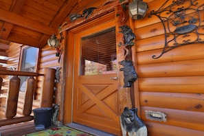 Front of property - Howling Wolf - One Bedroom Cabin (Sevierville)