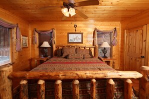 Cabin, Multiple Beds, Hot Tub, Mountain View | 1 bedroom, individually decorated, individually furnished, free WiFi - Howling Wolf - One Bedroom Cabin (Sevierville)