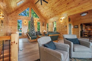 Cabaña, varias camas, hidromasaje, vista a la montaña | Interior